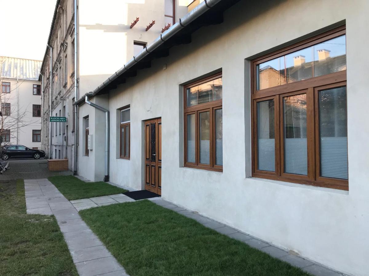 By Day Apartment *